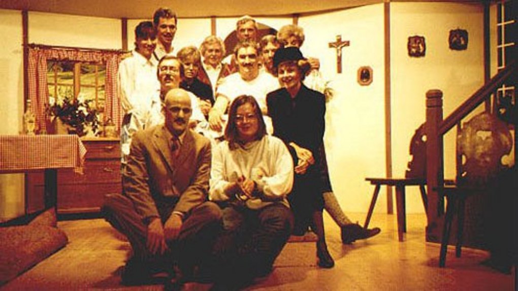 Gruppenfoto der Akteure des Stücks die gemischte Sauna